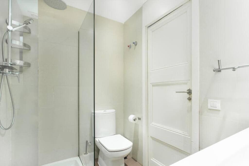 4Bedroom Apart With Balcony In Las Ramblas 3-2 바르셀로나 외부 사진