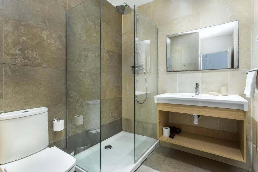 4Bedroom Apart With Balcony In Las Ramblas 3-2 바르셀로나 외부 사진