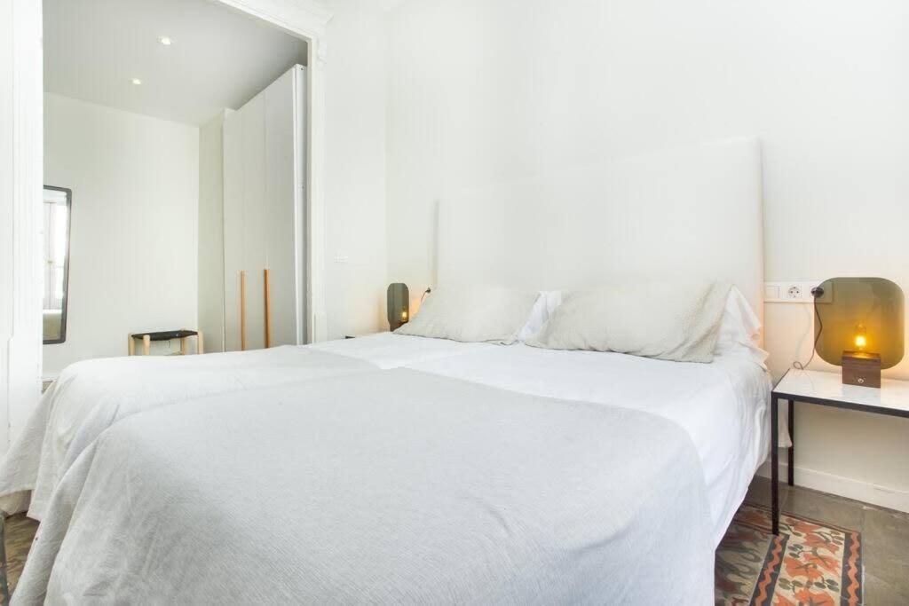 4Bedroom Apart With Balcony In Las Ramblas 3-2 바르셀로나 외부 사진