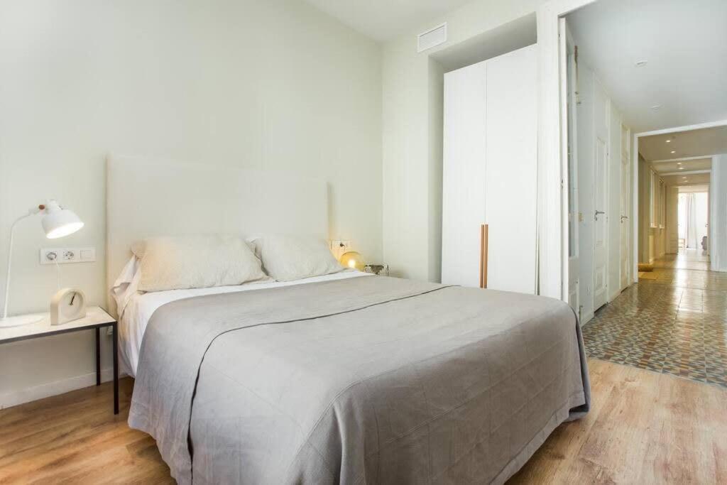 4Bedroom Apart With Balcony In Las Ramblas 3-2 바르셀로나 외부 사진