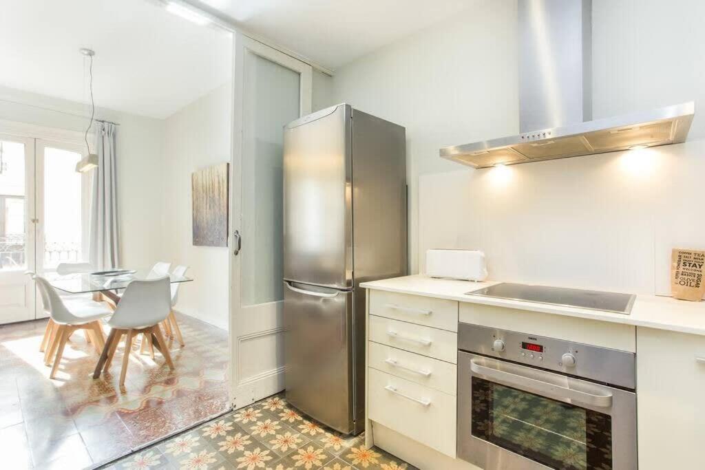 4Bedroom Apart With Balcony In Las Ramblas 3-2 바르셀로나 외부 사진